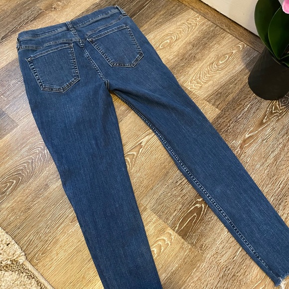 Women’s Free People distresses, button fly jeans. Size 29 - Picture 6 of 7
